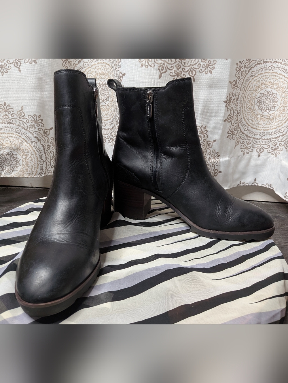 Blondo Rai Waterproof Black Leather  Suede Chelsea Ankle Side Zip Boots 10M
